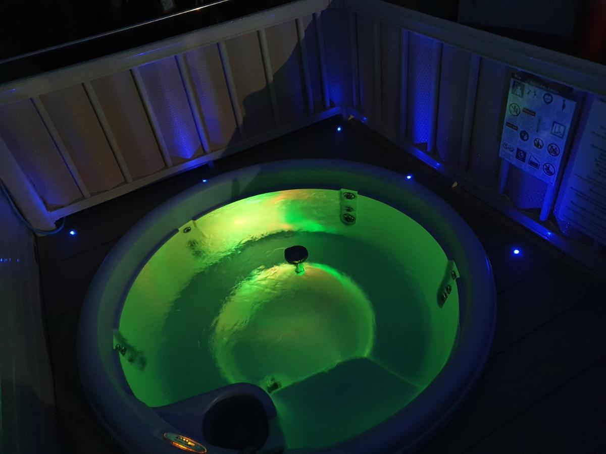 Relaxing Breaks With Hot Tub At Tattershal Lakes 3 Bedroom Tattershall Ngoại thất bức ảnh