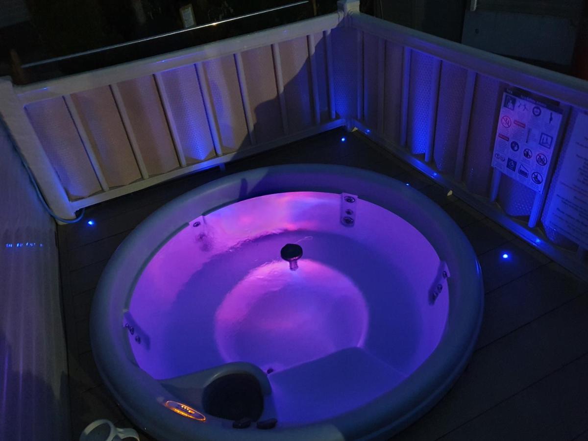 Relaxing Breaks With Hot Tub At Tattershal Lakes 3 Bedroom Tattershall Ngoại thất bức ảnh