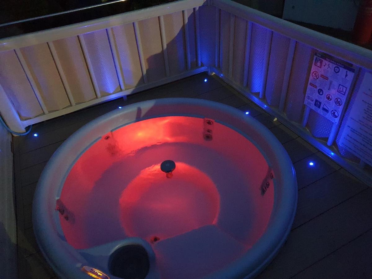 Relaxing Breaks With Hot Tub At Tattershal Lakes 3 Bedroom Tattershall Ngoại thất bức ảnh